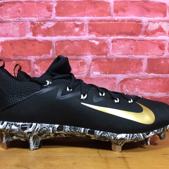 black and gold nike baseball cleats